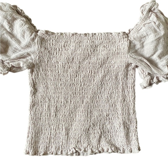 {One Clothing} fitted elastic peasant puffy sleeve crop top - Picture 4 of 7